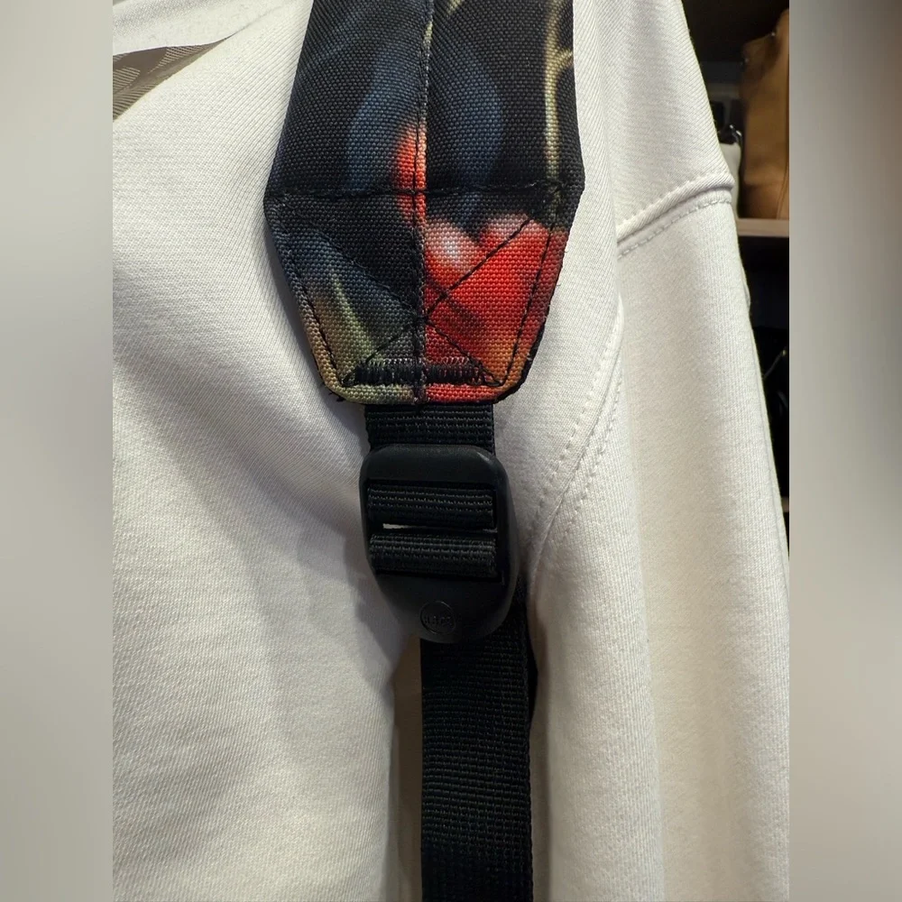 NWOT Herschel Supply Blurry Rose Backpack - Picture 3 of 10